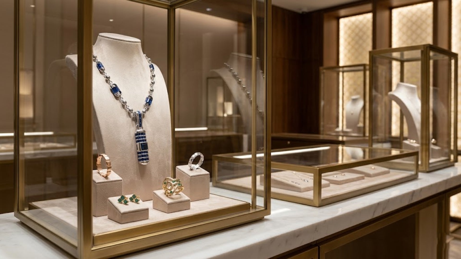 Best High End Jewelry Stores: How Discerning Buyers Choose a Boutique That Matches Their Standards