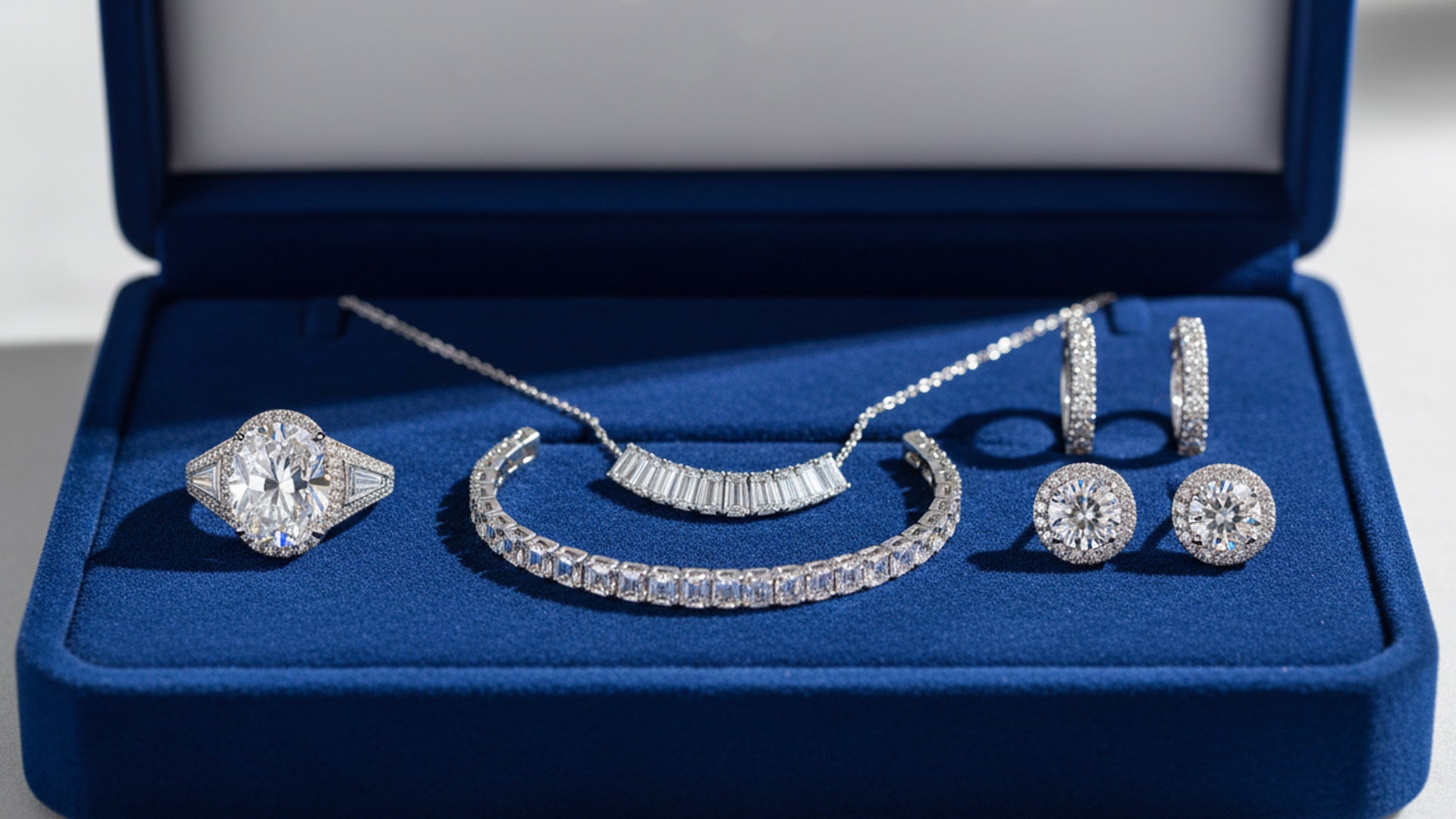 Why Dubai’s Elite Prefer Private Jewelry Consultations Over Traditional Luxury Stores | The New Standard of Discreet Luxury – Ezeia Jewelry